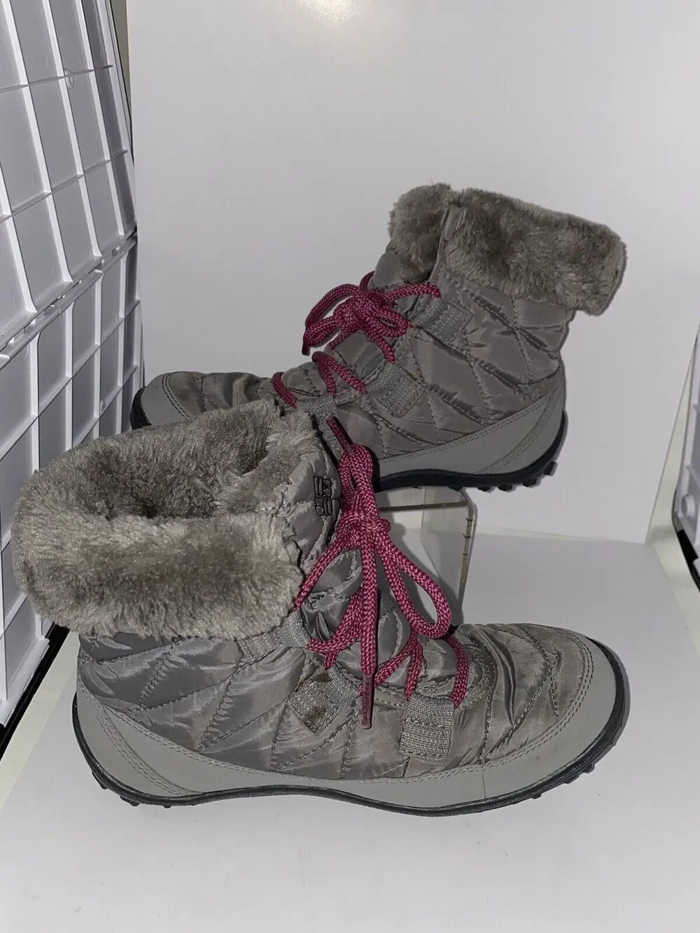 Columbia Waterproof Women's Snow Boots Size 4 Color Gray Condition Used